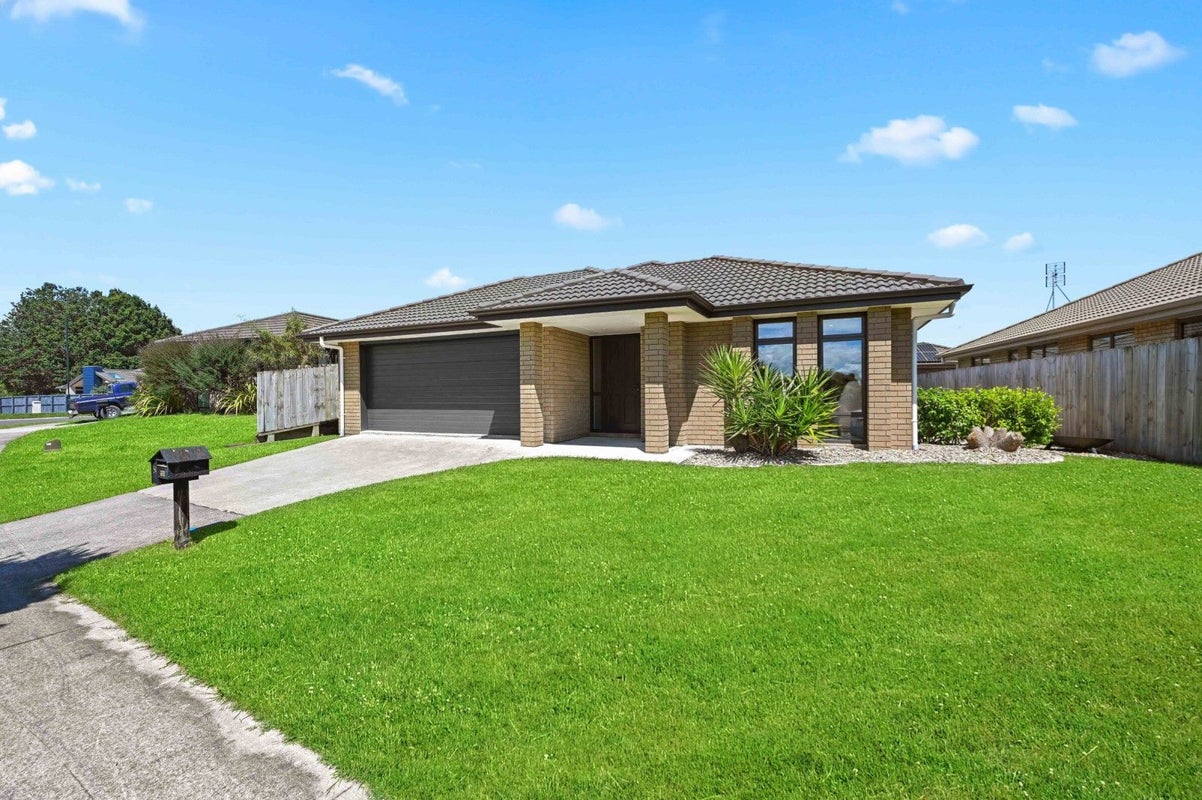 54 Edgeview Crescent, Fitzroy, Hamilton - Carousel 1