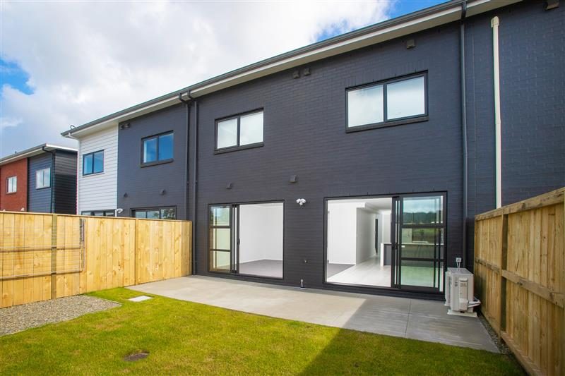 32 Vincent McGrath Crescent, Swanson, Auckland - Carousel 2