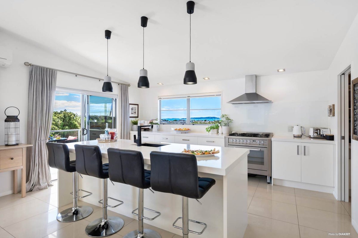 26 Liberty Crescent, Beachlands, Auckland - Carousel 1