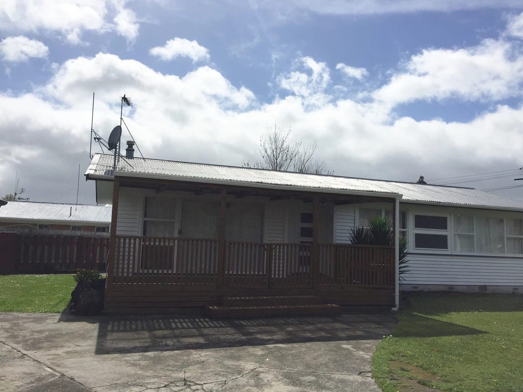14 Forth Crescent, Glenview, Hamilton - Carousel 1