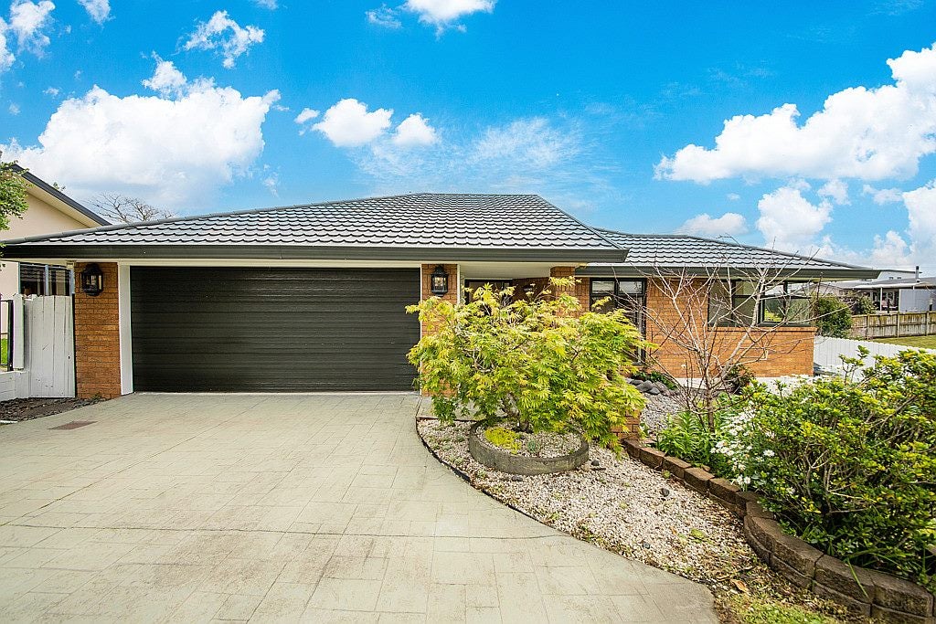 75 Kingdale Road, Henderson, Auckland - Carousel 1