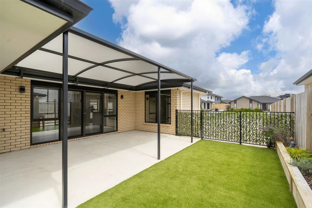 4 Arahi Place, Rototuna North, Hamilton - Carousel 2