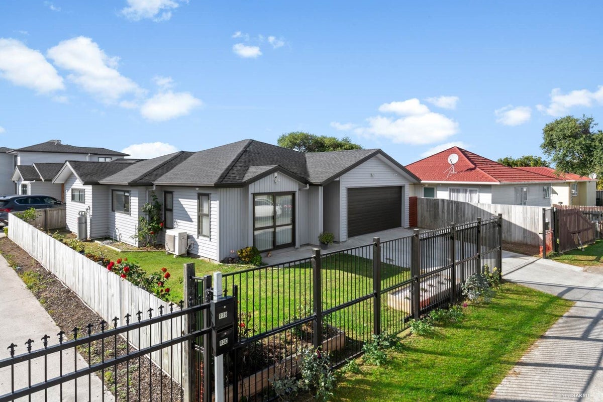 93A Maplesden Drive, Clendon Park, Auckland - Carousel 1