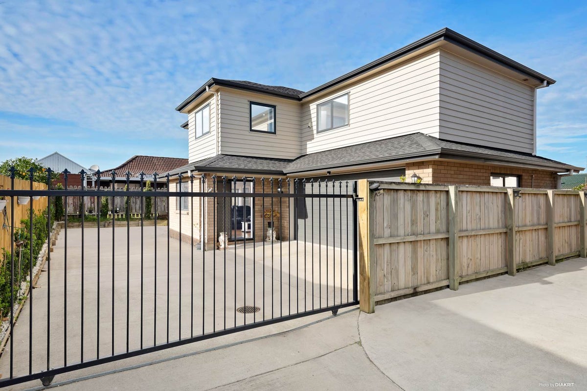 18B Watson Place, Papatoetoe, Auckland - Carousel 1