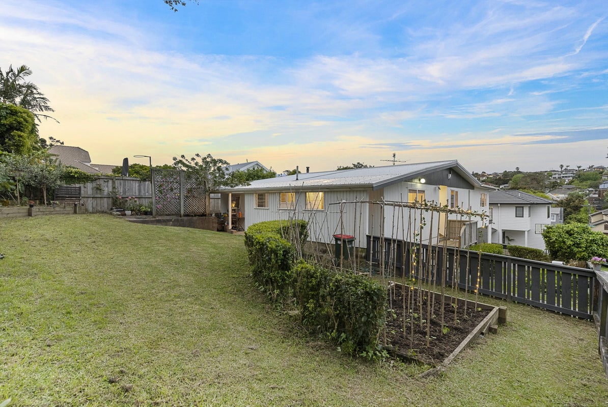 1B Aotearoa Terrace, Murrays Bay, Auckland - Carousel 2