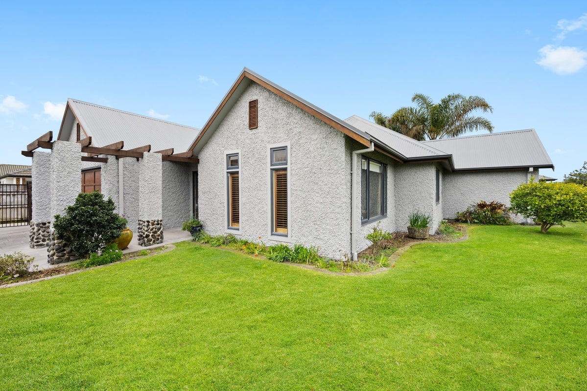 16 Cate Road, Rototuna, Hamilton - Carousel 1