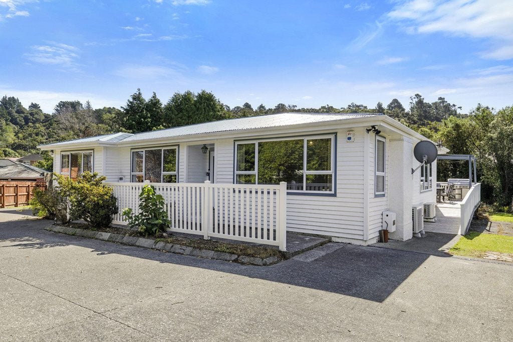 6 Kapuranga Grove, Stokes Valley, Lower Hutt - Carousel 2