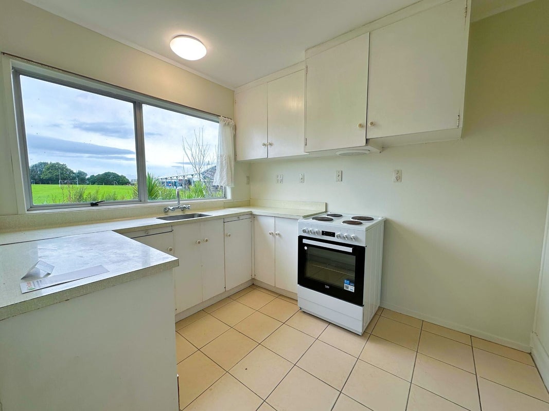 8 Tercel Place, Sunnyhills, Auckland - Carousel 5