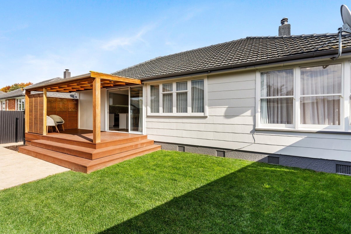 716 Grove Road, Mayfair, Hastings - Carousel 11