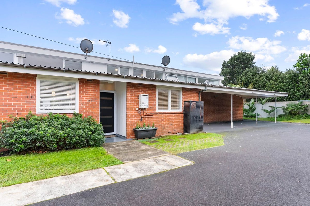 3/6 North Avenue, Narrow Neck, Auckland - Carousel 1