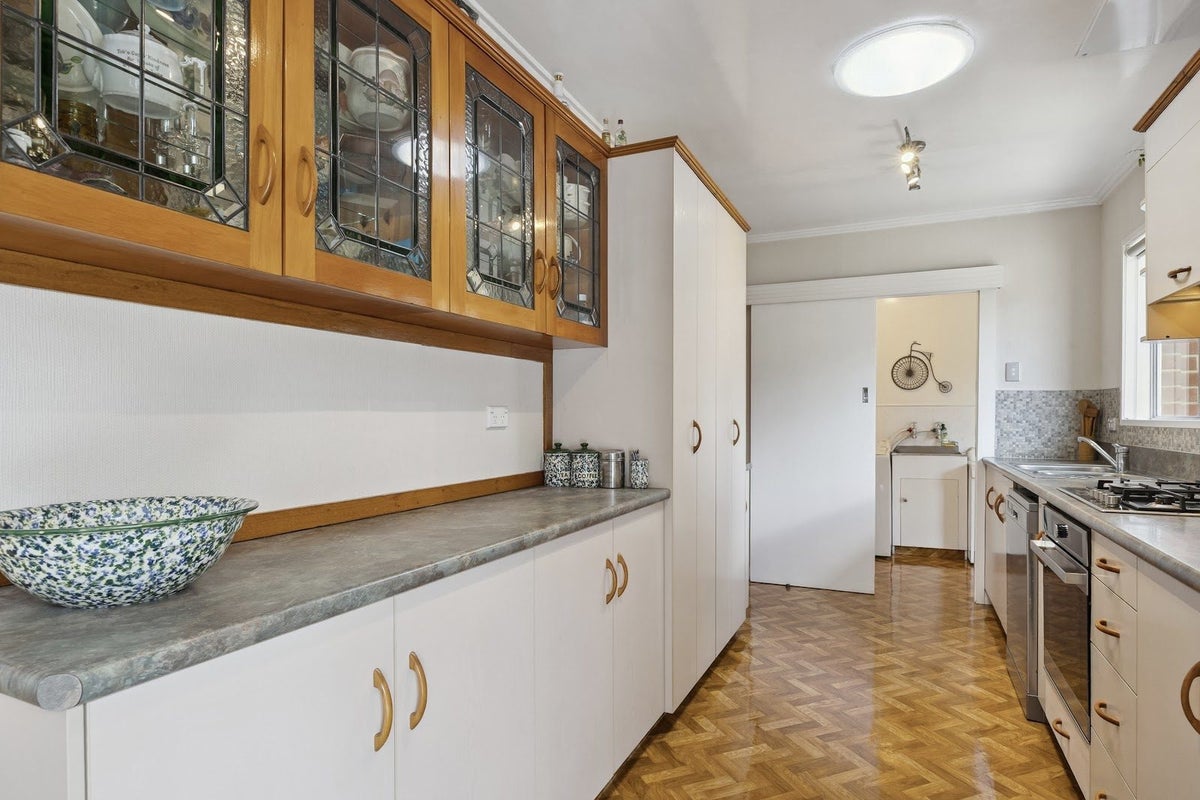 13 Waldron Crescent, Green Island, Dunedin - Carousel 2