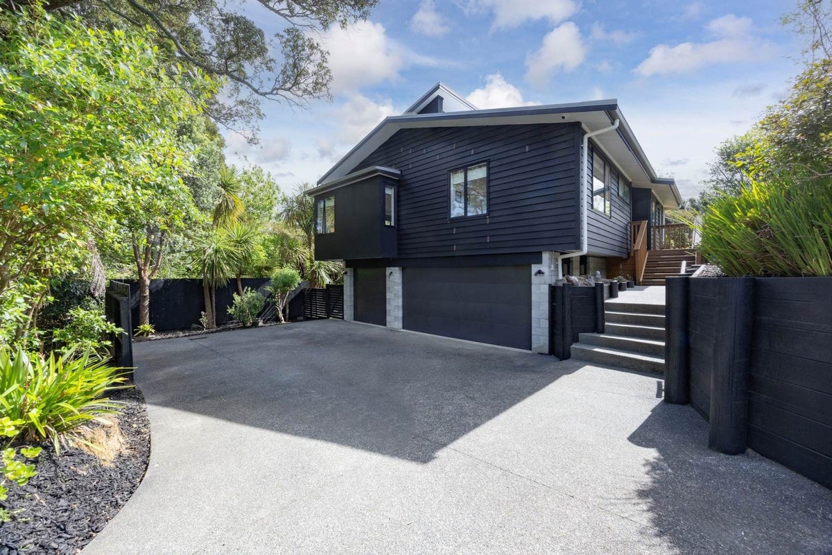 20A Wattle Street, New Lynn, Auckland - Carousel 1