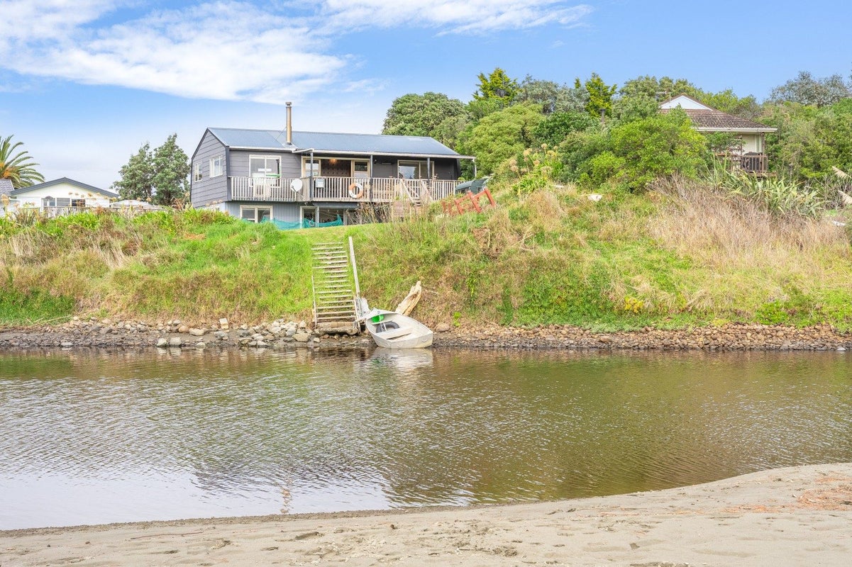 21 Manga-Pirau Street, WAIKAWA BEACH, MANAKAU - Carousel 1