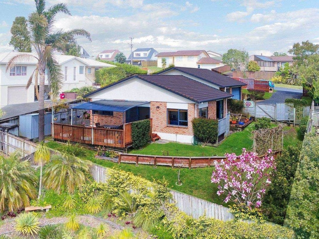 78 Luckens Road, West Harbour, Auckland - Carousel 1