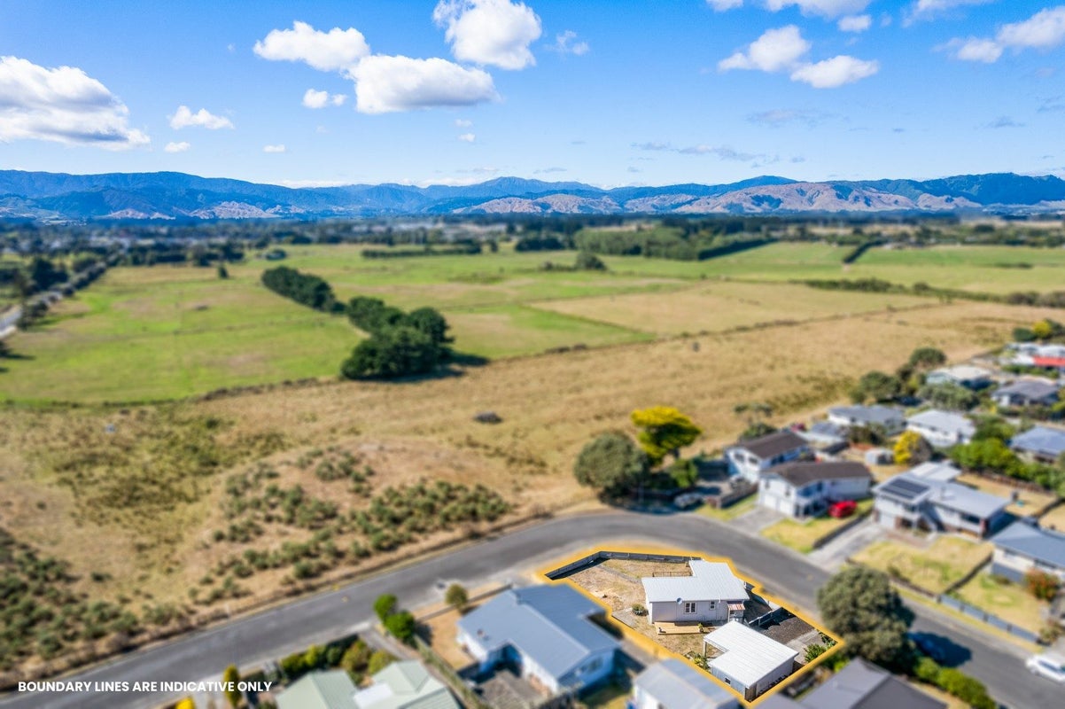 10 Robert Mckeen Street, Otaki Beach, Otaki - Carousel 2