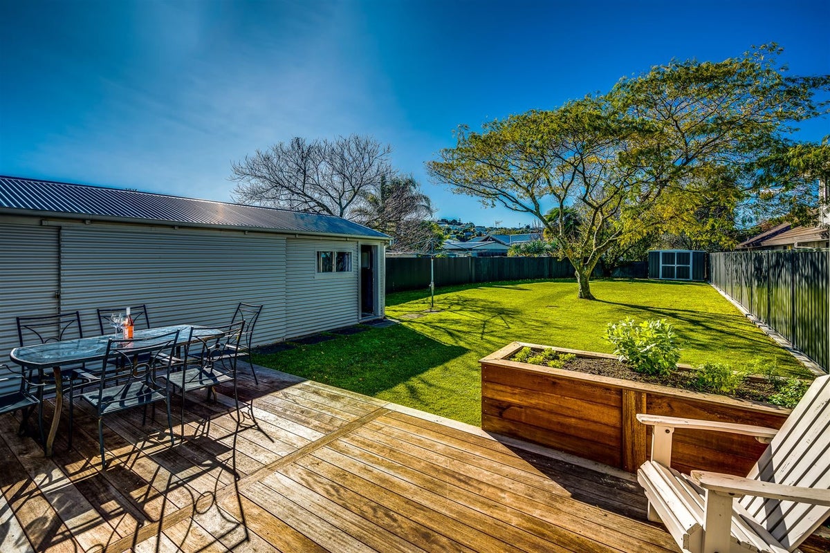25 Georges Drive, Napier South, Napier - Carousel 2