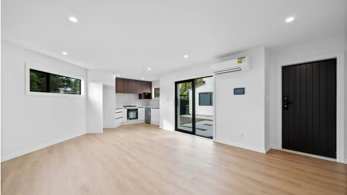 13B Gloaming Place, Conifer Grove, Takanini - Carousel 1