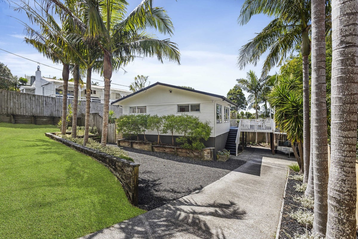 217 Rangatira Road, Beach Haven, Auckland - Carousel 2