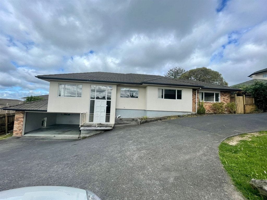 9 Birchlea Rise, Goodwood Heights, Auckland - Carousel 1