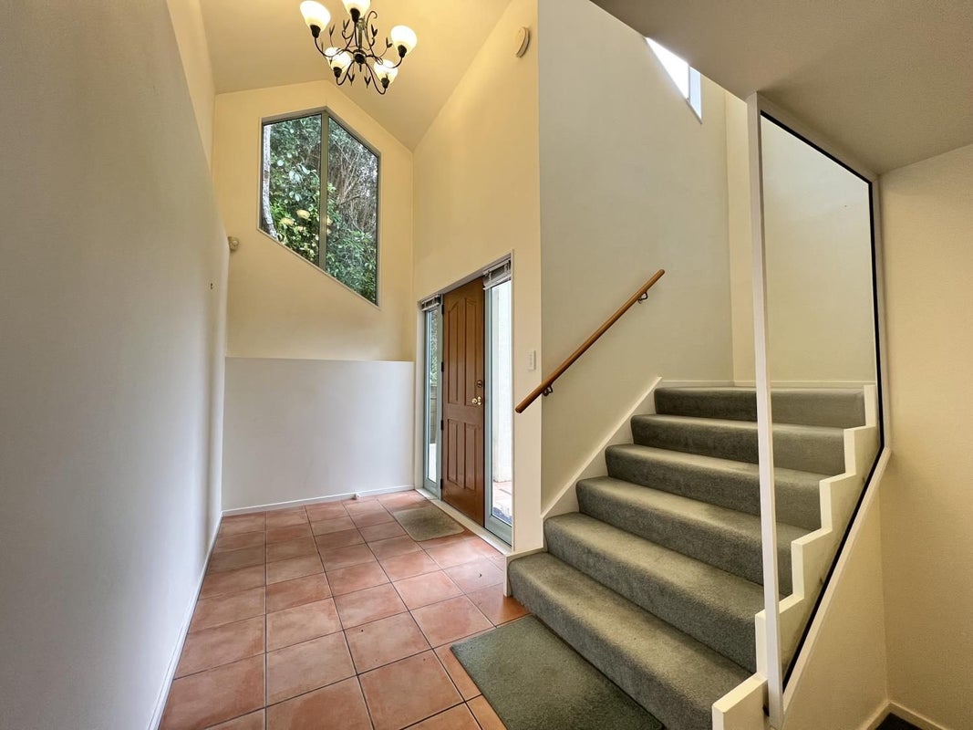 1 Cavalry Close, Crofton Downs, Wellington - Carousel 2