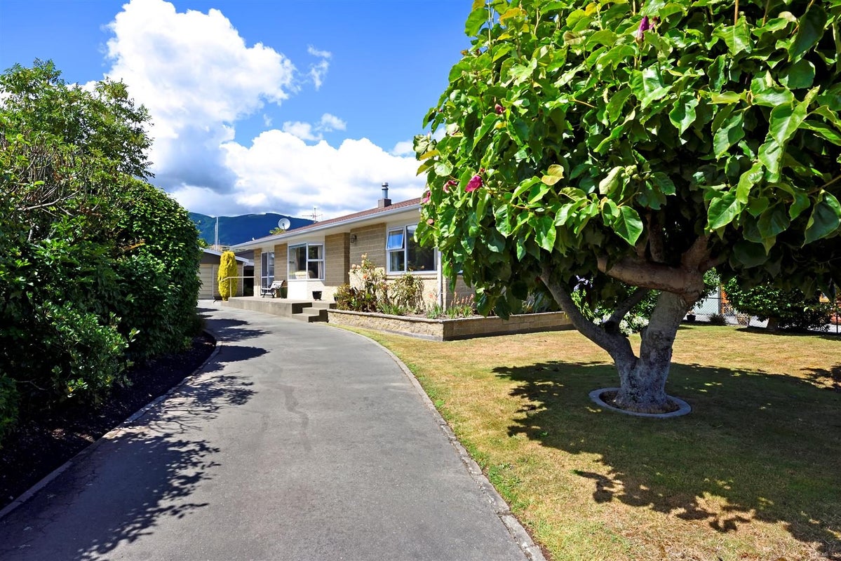 15 Tennyson Crescent, Stoke, Nelson - Carousel 2