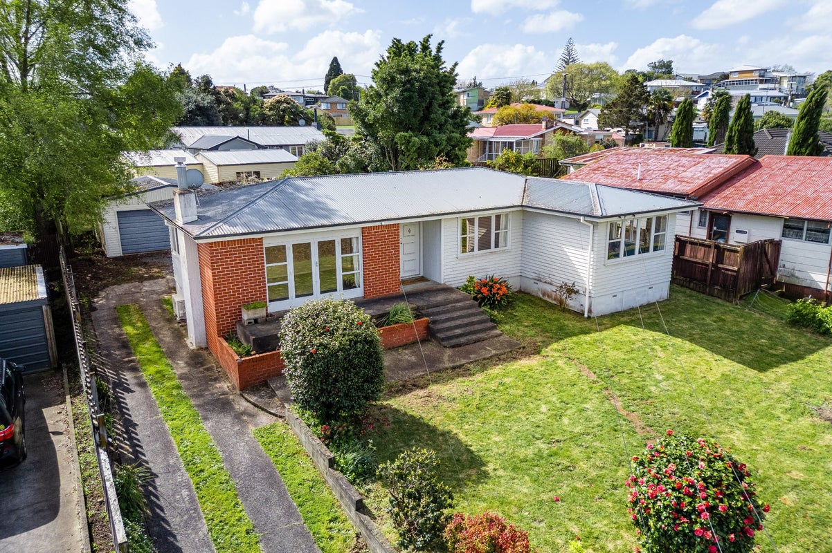 13 Minifie Avenue, Melville, Hamilton, Waikato - Carousel 1