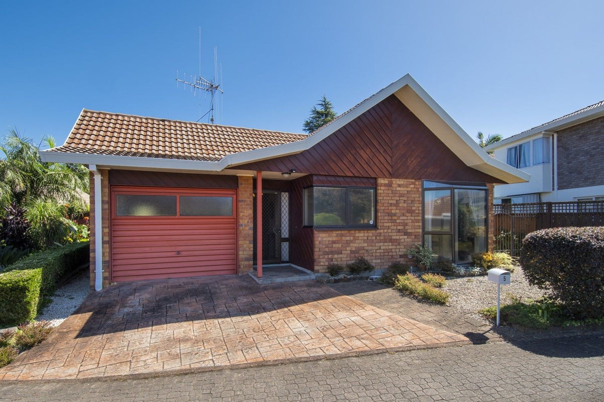 5 Edith Way, Matua, Tauranga - Carousel 1