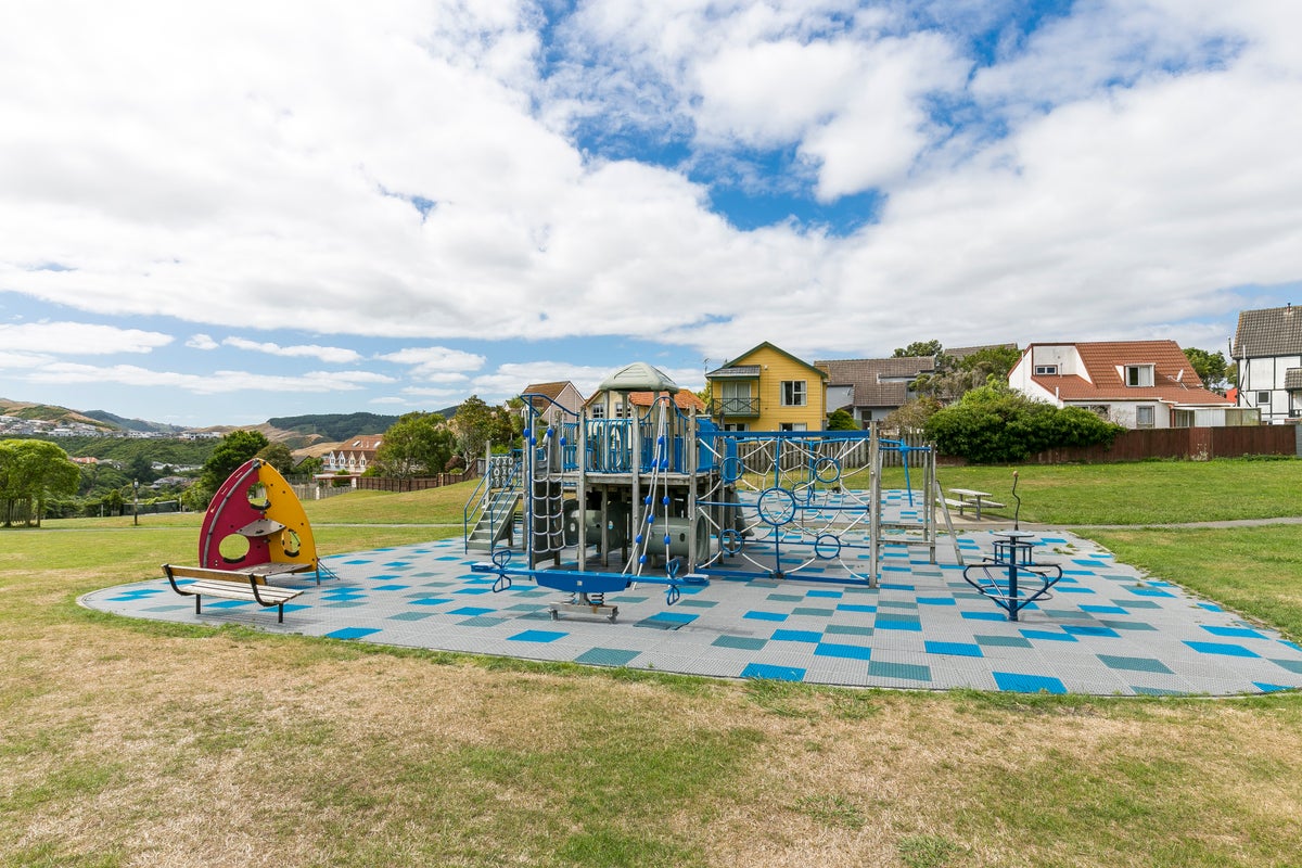 4B Caesars Place, Churton Park, Wellington - Carousel 15