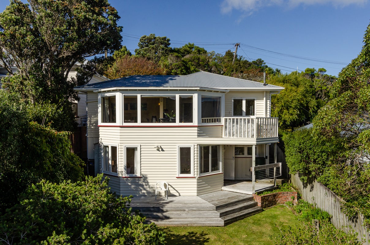 81 Harbour View Road, Northland, Wellington - Carousel 1