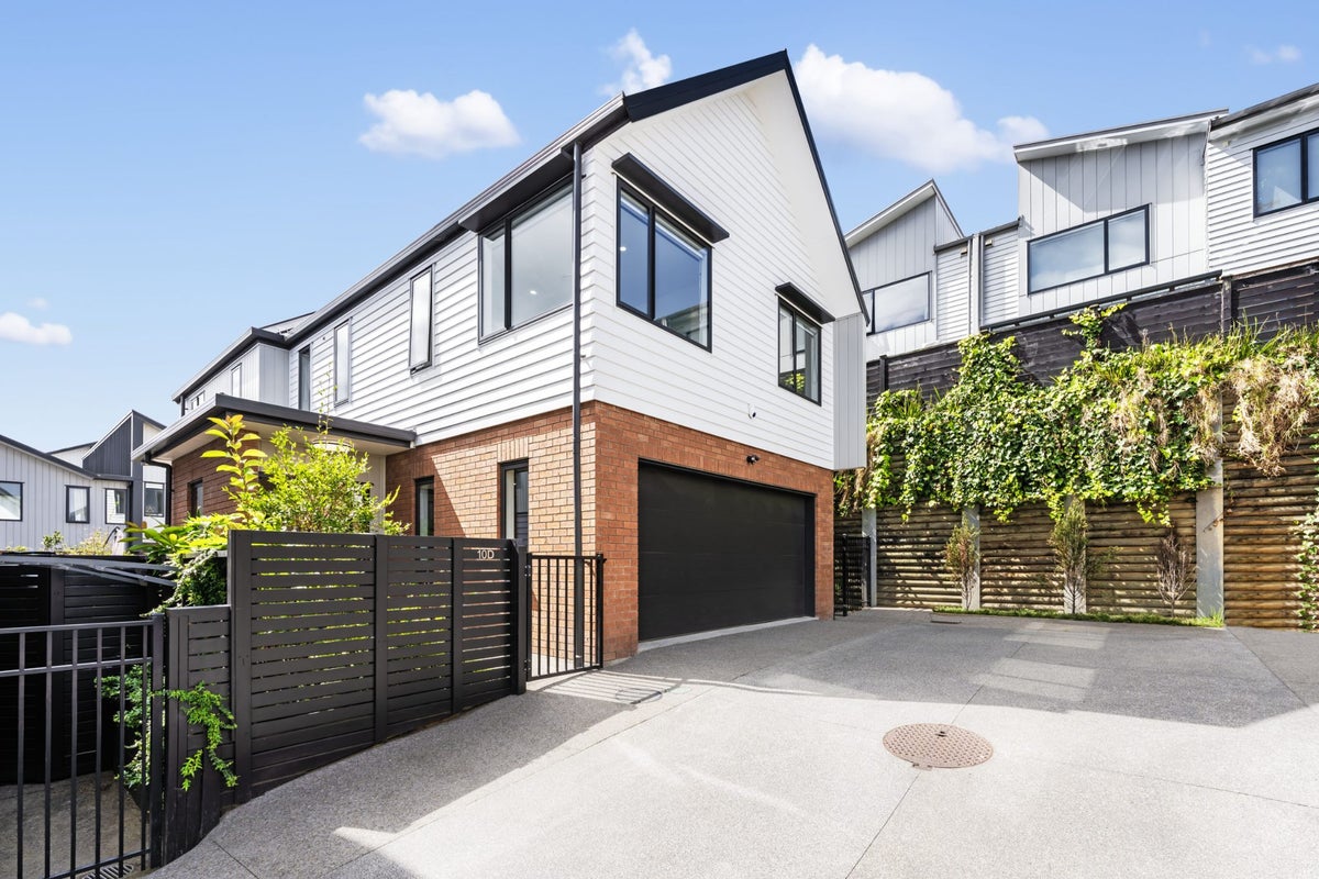 10D Windlass Street, Long Bay, Auckland - Carousel 1