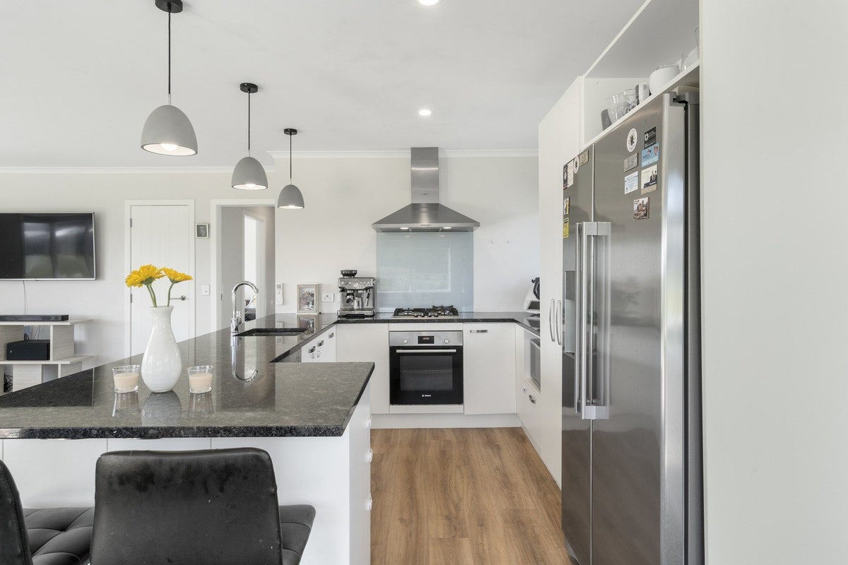 39 Kanuka Drive, Waitarere, Levin - Carousel 2