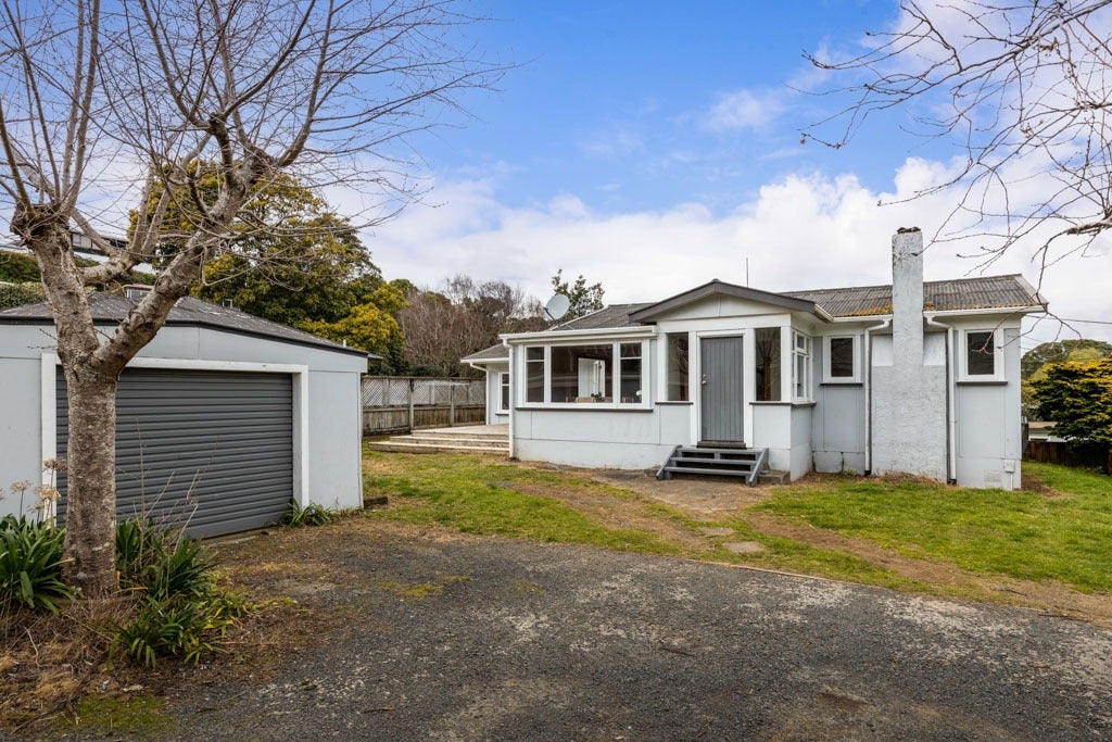 7 Lorna Street, Lynmouth, New Plymouth - Carousel 1