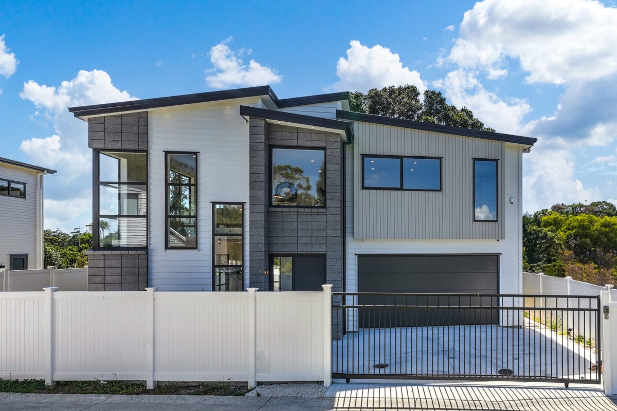 21A Glenvar Road, Torbay, Auckland - Carousel 1