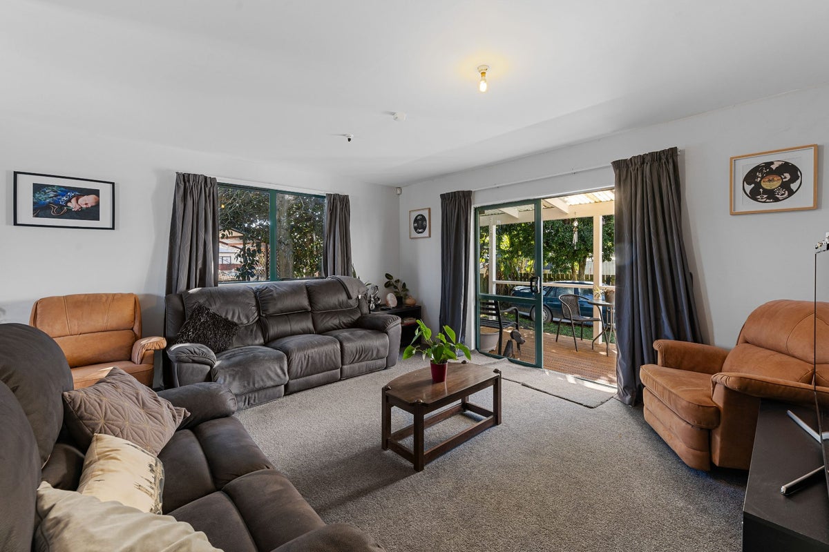 10 Volta Place, Clendon Park, Auckland - Carousel 2