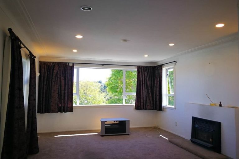 10 Barron Drive, Green Bay, Auckland - Carousel 2