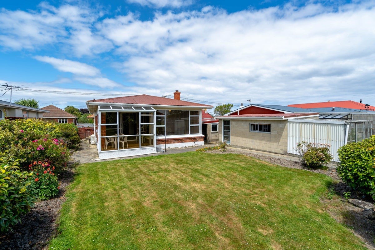 39 Oakland Street, Andersons Bay, Dunedin - Carousel 1