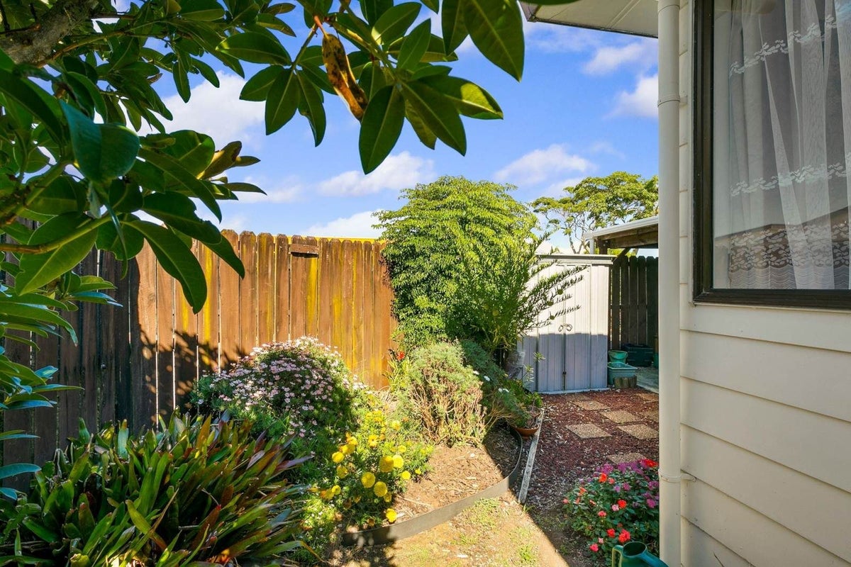 1/14 Compass Place, Te Atatu Peninsula, Auckland - Carousel 2
