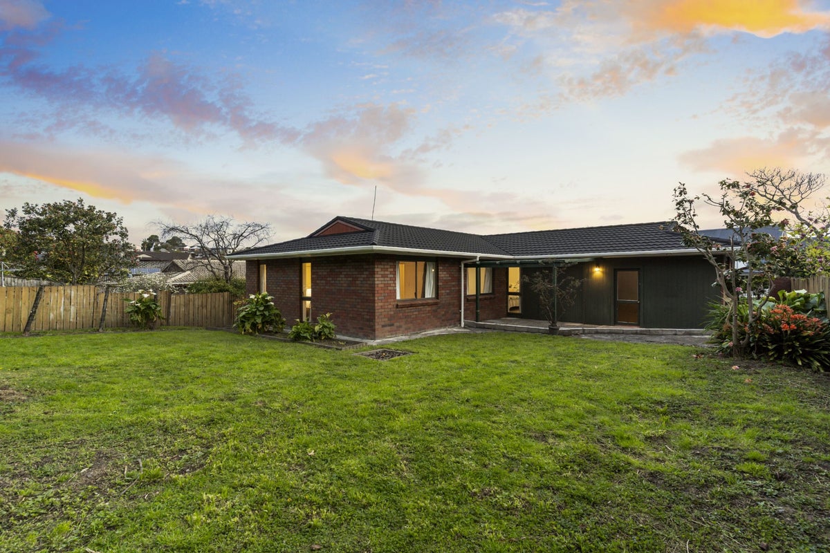 122 Norman Lesser Drive, Saint Johns, Auckland - Carousel 2