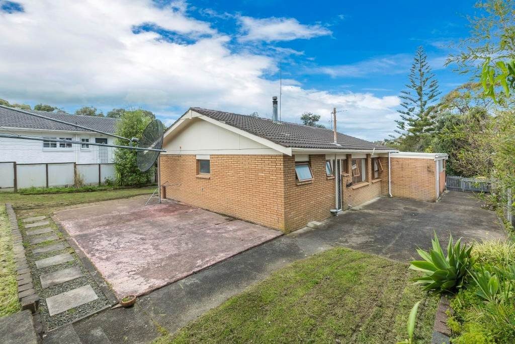 4 Langana Avenue, Browns Bay, Auckland - Carousel 2