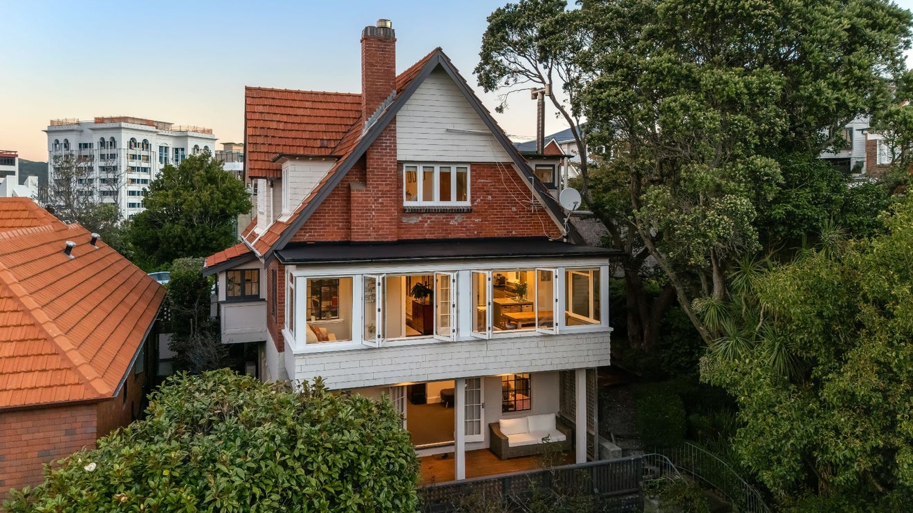84 Bolton Street, Kelburn, Wellington - Carousel 1