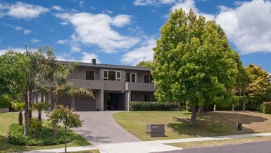 68 Fisher Parade, Sunnyhills, Auckland - Carousel 1