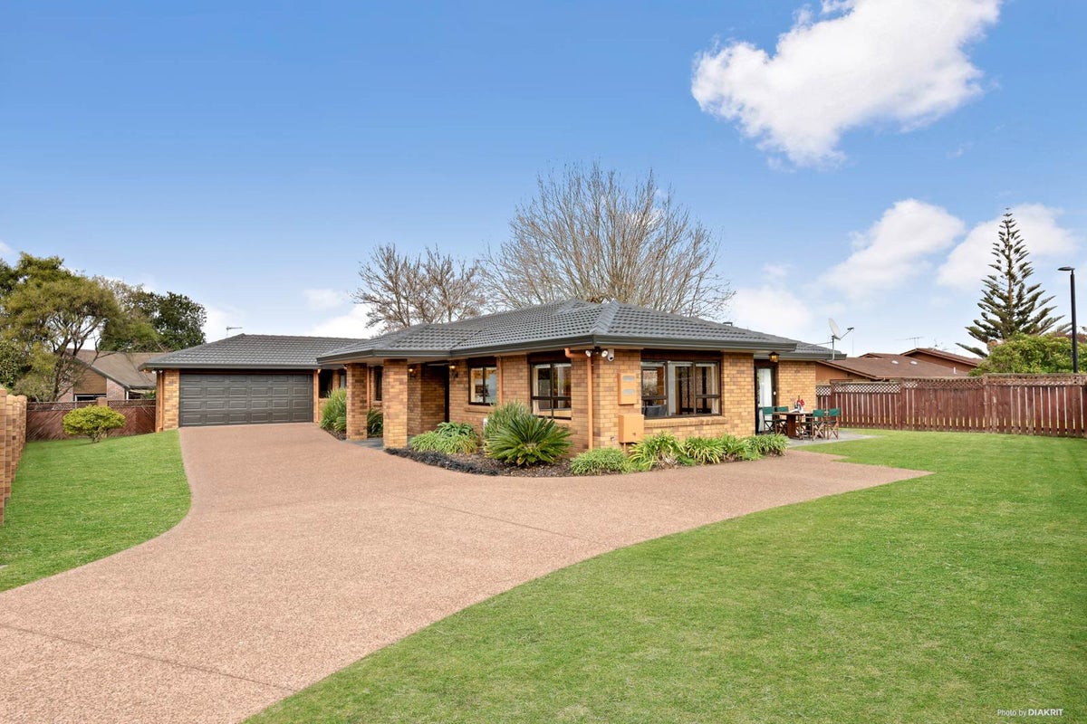 14 Donegan Place, Conifer Grove, Takanini - Carousel 1