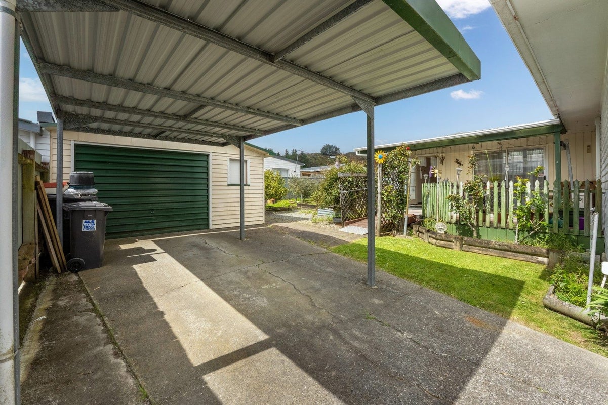 44 Oregon Drive, Maoribank, Upper Hutt - Carousel 2