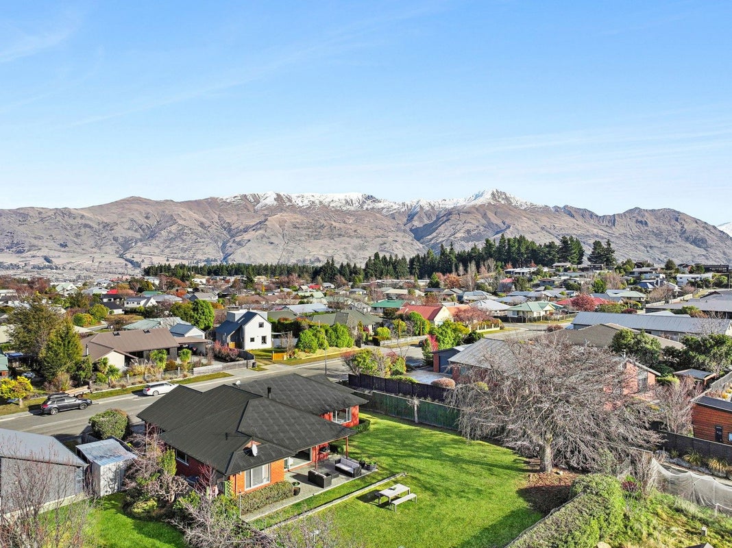 92 Mount Iron Drive, Wanaka - Carousel 2