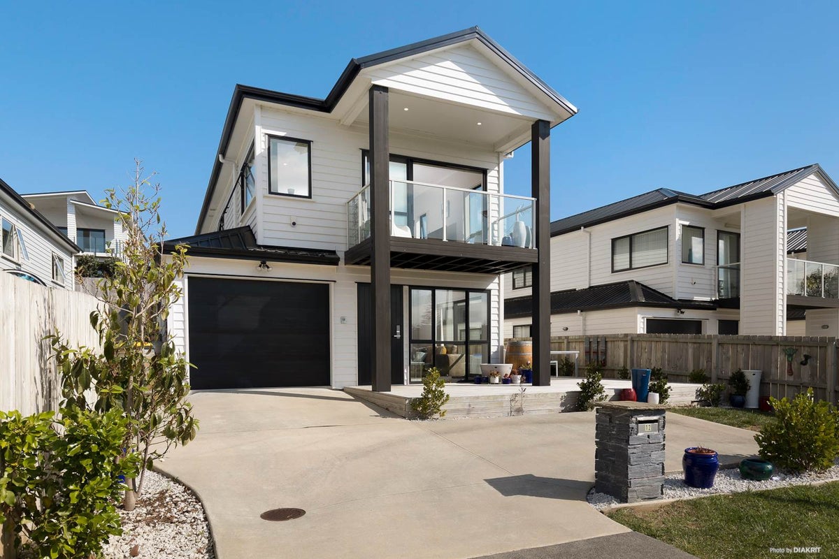 12 Atalanta Way, Beachlands, Auckland - Carousel 1