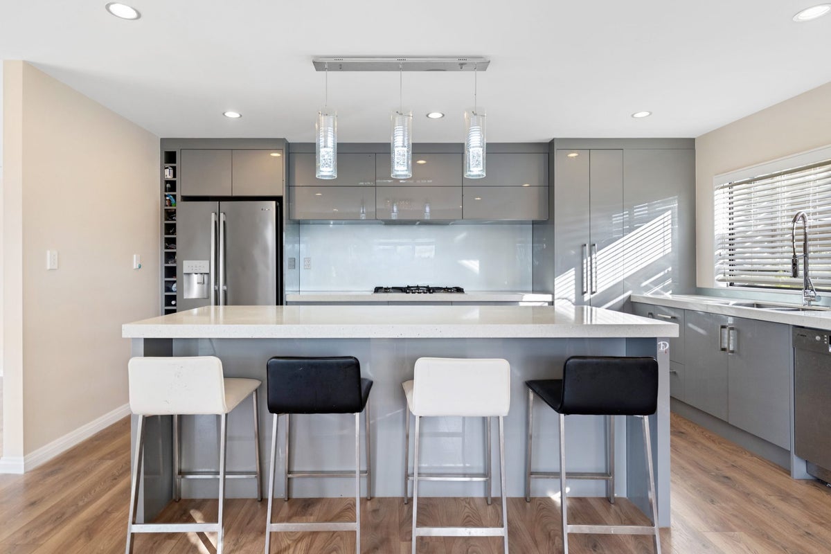 11 Matisse Drive, West Harbour, Auckland - Carousel 1