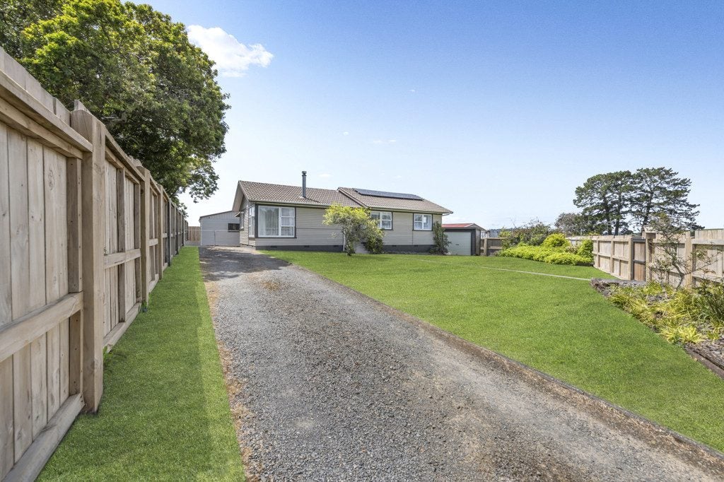 15 Waikaremoana Place, Pakuranga Heights, Auckland - Carousel 2