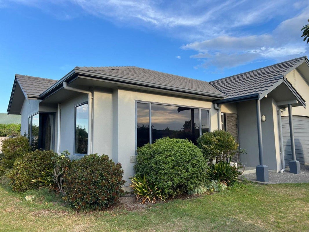 53 Kensington Drive, Taradale, Napier - Carousel 2