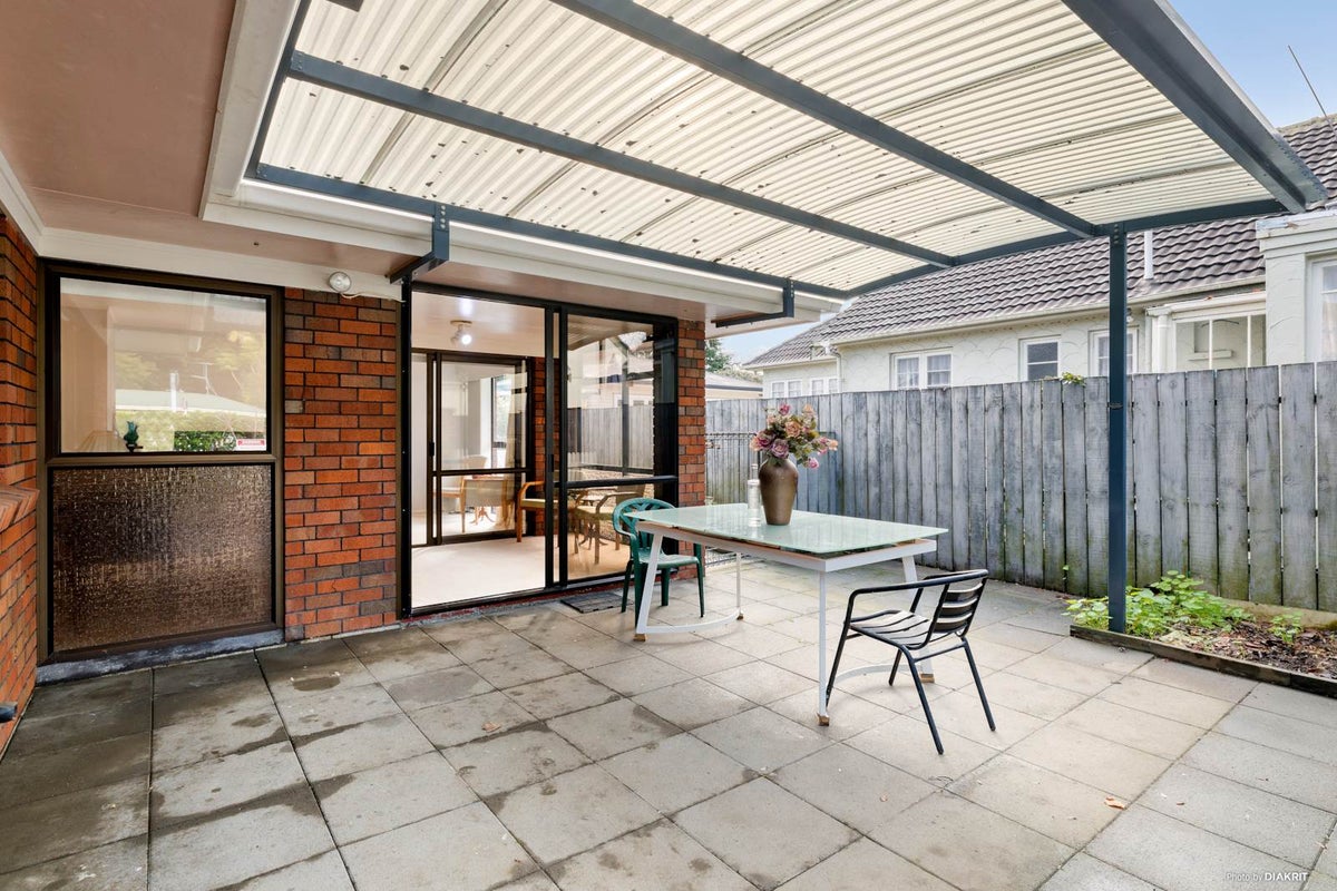 2/2 Argyle Avenue, Pahurehure, Papakura - Carousel 1