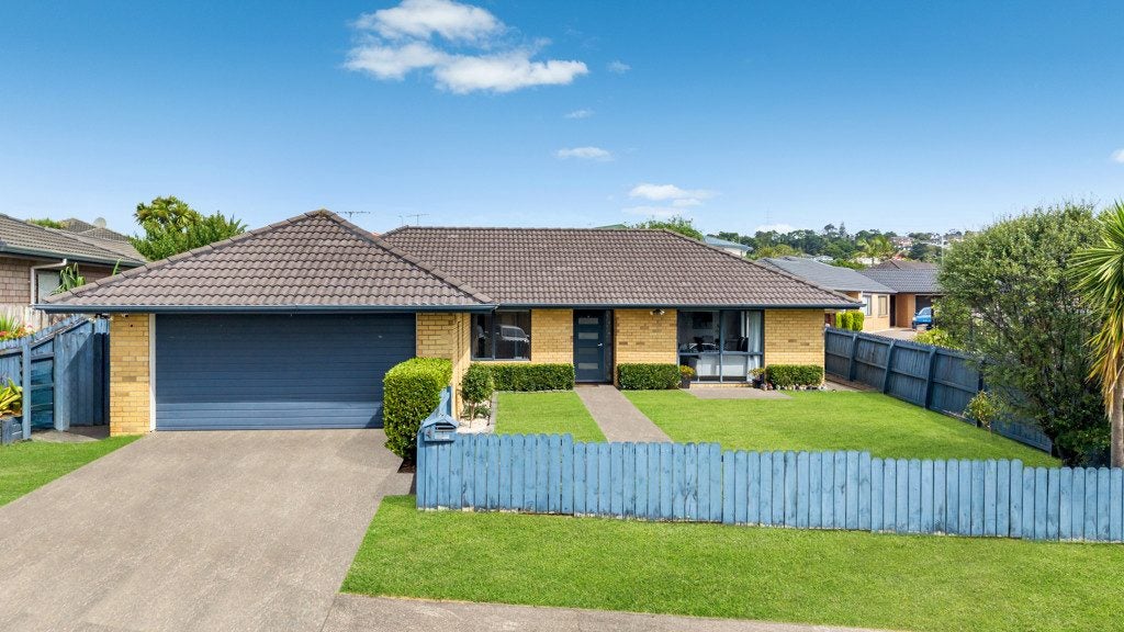 4 Bokeen Lane, Flat Bush, Auckland - Carousel 1